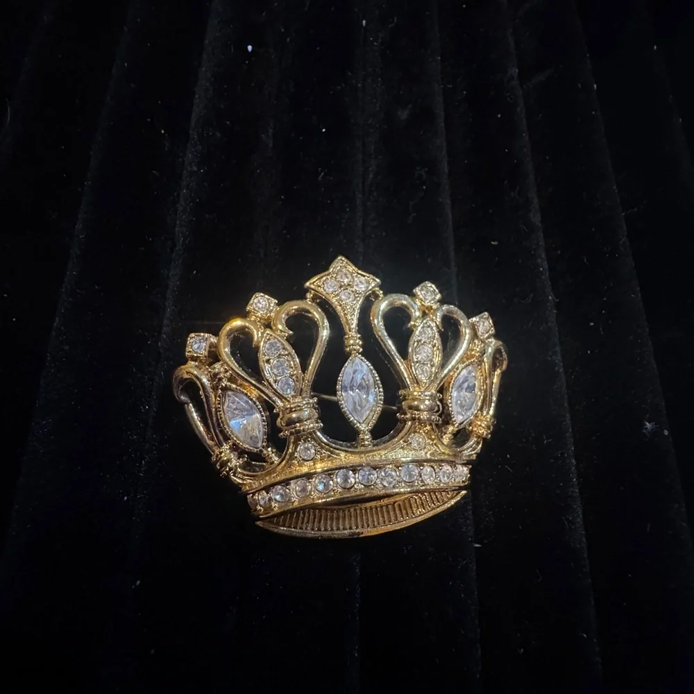 Kenneth‎ J Lane for Avon Gold Crown Brooch with Rhinestones